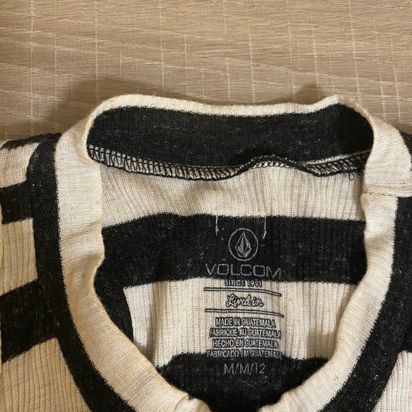 Striped Volcom tank top. High neck racer back ⭐️ - Picture 2 of 4